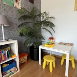 Detalle de rincón infantil en sala de recepción